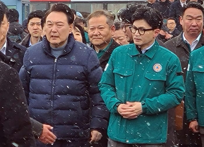 First Lady Scandal Drives a Wedge Between Yoon Suk-yeol and Han Dong-hun