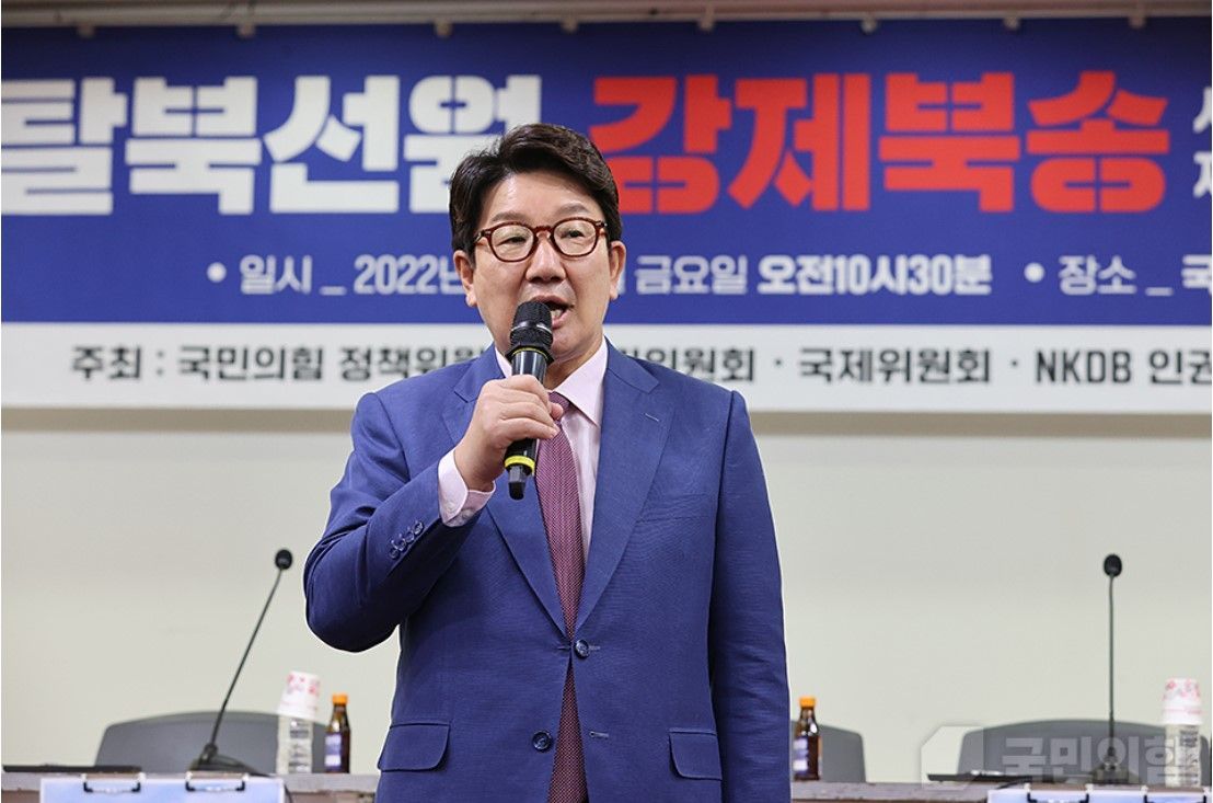 Cornered Yoon Suk-yeol Turns to McCarthyism