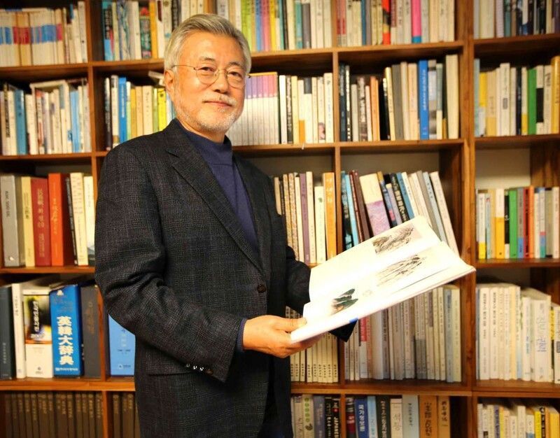 Moon Jae-in’s New Career: Bookstore Owner