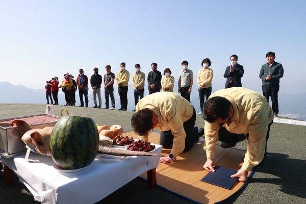 Severe Drought Scorching South Korea, Causing Wildfires and Affecting Food Production