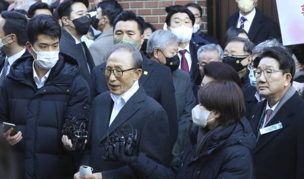 Yoon Pardons Lee Myung-bak and Former Park Geun-hye Administration Officials