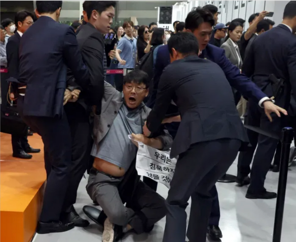 Poets, Authors Dragged out of Seoul International Book Fair
