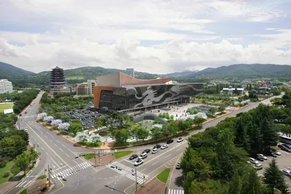 Lee Jae-myung Eyes Middle-Power Diplomacy with APEC Summit